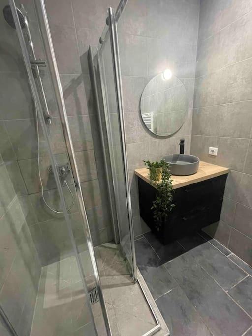 Studio Tout Confort, Au Pied De Toute Commodite, 2 Apartment Créteil Екстериор снимка